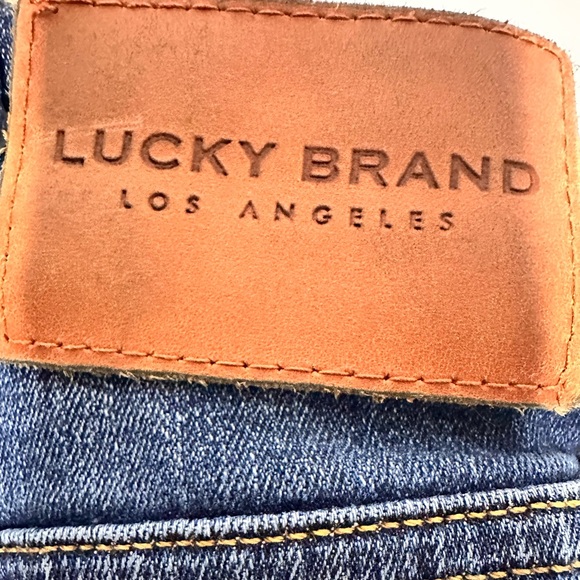 Lucky Brand Men’s 221 slim jeans. Size 38x30 - Picture 5 of 11